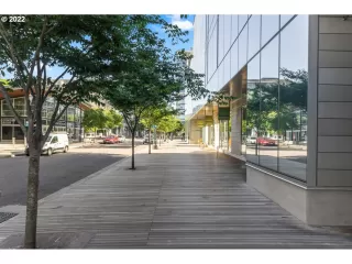 Photo #4: 22107730 Listing