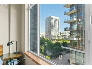 Photo #6: 22107730 Listing