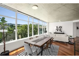 Photo #4: 22108102 Listing