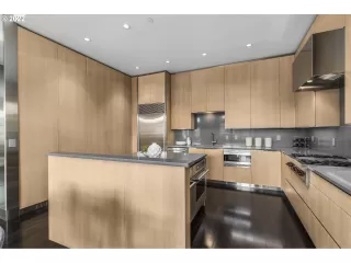 Photo #6: 22108975 Listing 