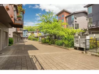 Photo #2: 22109315 Listing