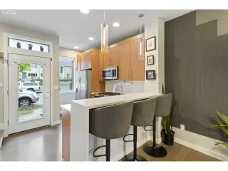 Photo #2: 22109850 Listing