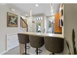 Photo #3: 22109850 Listing