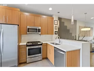 Photo #4: 22109850 Listing