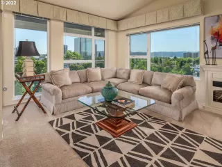 Photo #3: 22109945 Listing