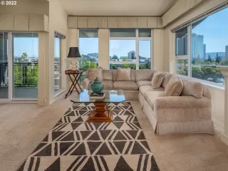 Photo #4: 22109945 Listing