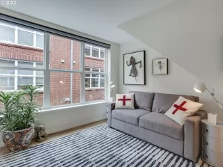 Photo #3: 22110047 Listing