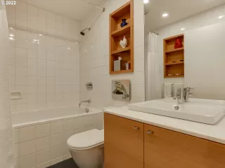 Photo #4: 22110047 Listing