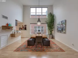 Photo #6: 22110047 Listing