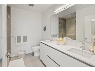 Photo #2: 22110857 Listing 