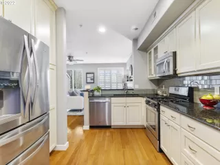 Photo #1: 22111113 Listing 