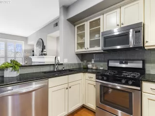 Photo #2: 22111113 Listing 