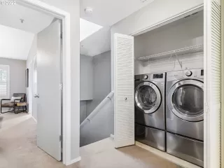 Photo #6: 22111113 Listing 