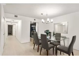 Photo #6: 22112026 Listing 