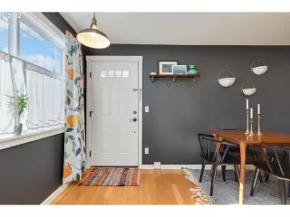 Photo #4: 22112110 Listing 