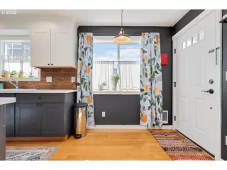 Photo #5: 22112110 Listing 