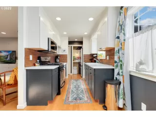 Photo #6: 22112110 Listing 