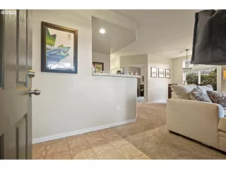 Photo #2: 22112251 Listing