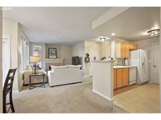 Photo #6: 22112251 Listing