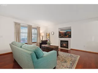 Photo #3: 22112718 Listing