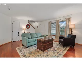 Photo #5: 22112718 Listing