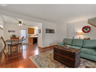 Photo #6: 22112718 Listing