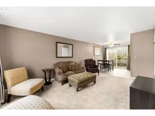 Photo #3: 22113084 Listing