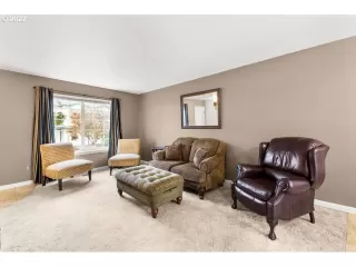 Photo #4: 22113084 Listing