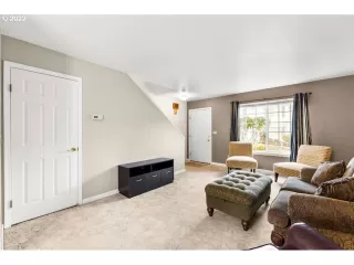 Photo #5: 22113084 Listing