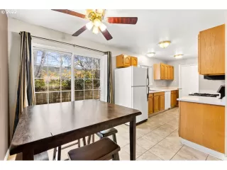 Photo #6: 22113084 Listing