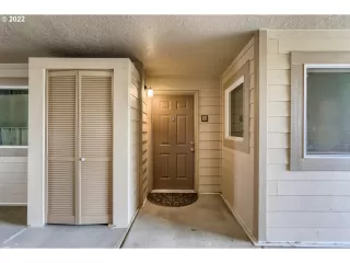 Photo #3: 22113216 Listing