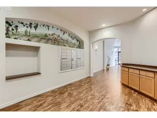 Photo #4: 22113216 Listing