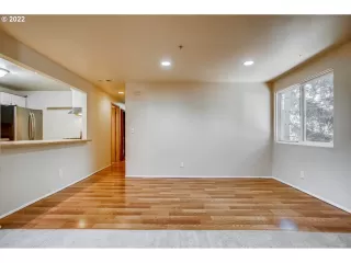 Photo #4: 22113652 Listing