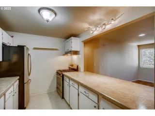 Photo #6: 22113652 Listing