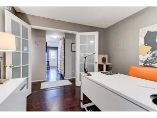 Photo #4: 22113821 Listing