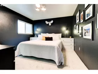 Photo #5: 22113821 Listing