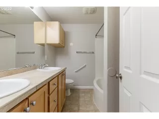 Photo #6: 22114296 Listing