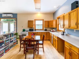 Photo #2: 22114311 Listing