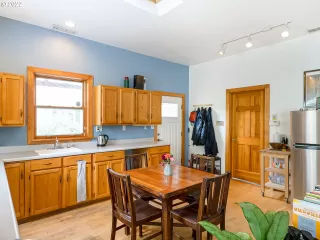 Photo #3: 22114311 Listing