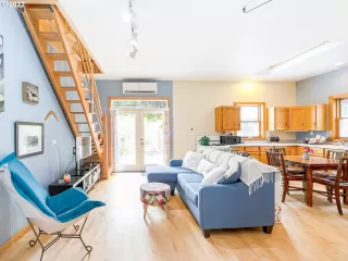 Photo #5: 22114311 Listing