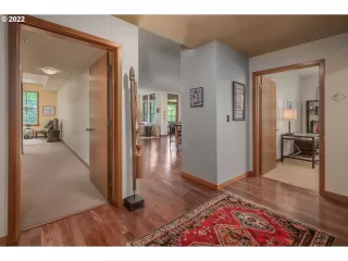 Photo #4: 22114385 Listing