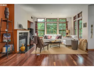 Photo #5: 22114385 Listing