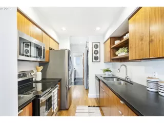 Photo #4: 22115207 Listing