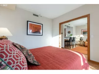 Photo #5: 22115752 Listing