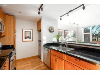 Photo #6: 22115752 Listing