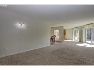 Photo #4: 22115786 Listing