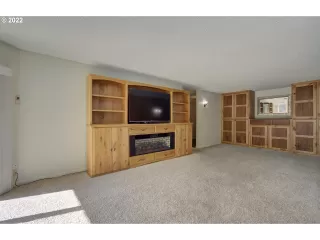 Photo #6: 22115786 Listing