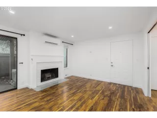 Photo #1: 22116000 Listing 