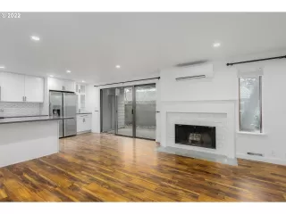 Photo #2: 22116000 Listing 