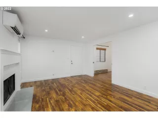 Photo #3: 22116000 Listing 